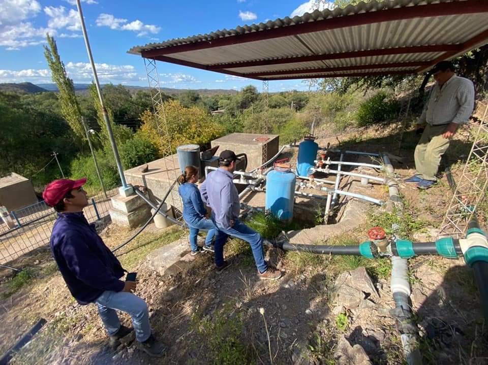 LuisFedericoM's tweet photo. 💧 Junto al equipo técnico del @MinAguaYEnergia, recorrimos distintas localidades de nuestro Departamento para constatar las plantas purificadoras de agua potable.
🤝 Continuaremos trabajando para tener un mejor control del servicio y realizar las refacciones necesarias. https://t.co/Q1LRGHpDlm