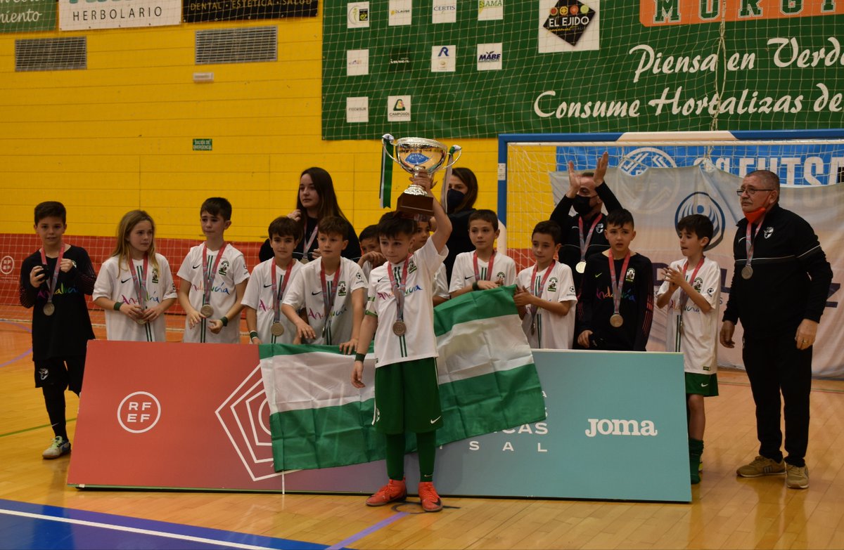 RFAF (@rfaf) on Twitter photo 🏆 La #AndaluzaAlevínFSF se proclama campeona de España tras ganar 4⃣ - 2⃣ en la final a <a href="/FCF_CAT/">Federació Catalana de Futbol</a> en #ElEjido
🥈La #AndaluzaBenjamínFS se proclamó subcampeón de España
📝 Crónica completa en bit.ly/3jgSPlZ
💟 #FutsalRFAF 🏆 La #AndaluzaAlevínFSF se proclama campeona de España tras ganar 4⃣ - 2⃣ en la final a <a href="/FCF_CAT/">Federació Catalana de Futbol</a> en #ElEjido
🥈La #AndaluzaBenjamínFS se proclamó subcampeón de España
📝 Crónica completa en bit.ly/3jgSPlZ
💟 #FutsalRFAF