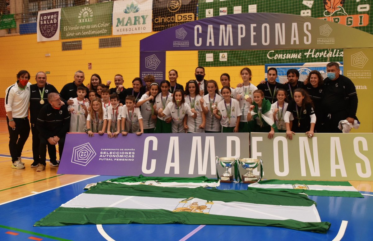 RFAF's tweet photo. 🏆 La #AndaluzaAlevínFSF se proclama campeona de España tras ganar 4⃣ - 2⃣ en la final a @FCF_CAT en #ElEjido

🥈La #AndaluzaBenjamínFS se proclamó subcampeón de España 

📝 Crónica completa en https://t.co/h4lmD3CCXb

💟 #FutsalRFAF https://t.co/tXATpTE8rP