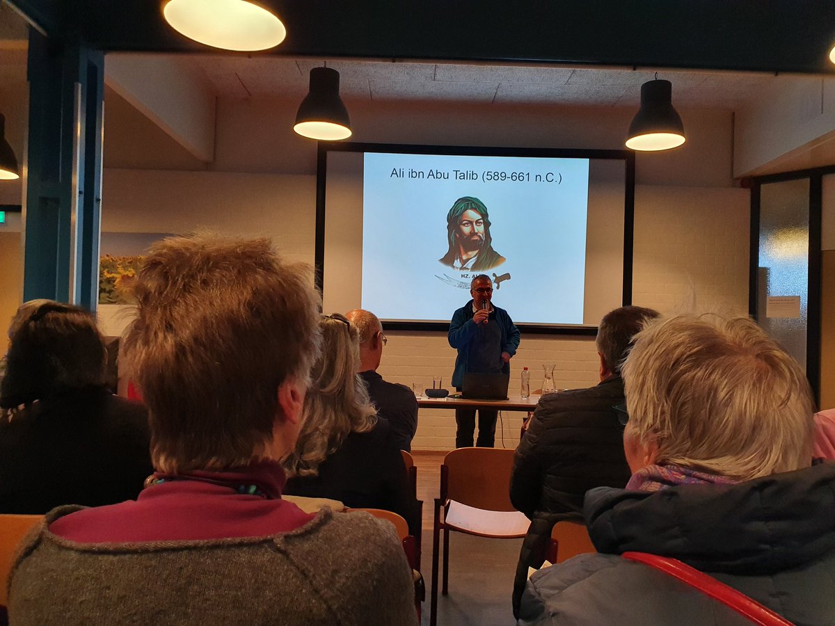 npsanders's tweet photo. Gisteren lezing gevolgd van @ErdalGezik samen met @inavijzelman en @hpijper over #Alevieten in #tmiddelpunt door #abcv. Dit buurthuis in #zielhorst wordt alweer 8 jaar gerund door de #alevieten met hulp van vele vrijwilligers. Met muzikaal optreden van #kulyetimi en #peterbruys https://t.co/PS3SgibjOe