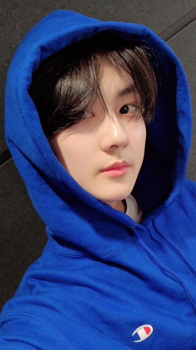 95LTYNG_'s tweet photo. — It's a blue feeling. 

#ensd #ENGENESelcaDay #ENHYPEN #JUNGWON @ENHYPEN_members https://t.co/403fXKagg0