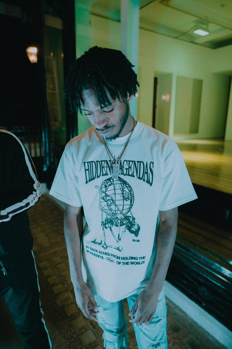 KassimMaye_'s tweet photo. @CLINT419 ‘Hold the world’ Tee❤️‍🔥

https://t.co/MdiZ0aXlzc https://t.co/MBbing9fiX