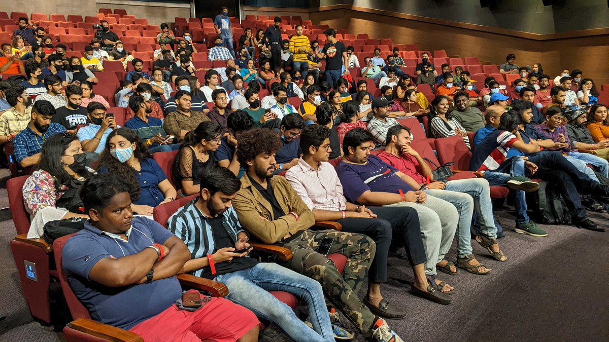 FilmCompanion's tweet photo. Are you ready? @ajaydevgn @anupamachopra #FCFrontRow #FilmCompanion #AjayDevgn #AjayOnFCFrontRow #Runway34 https://t.co/hnWk3F7IfT
