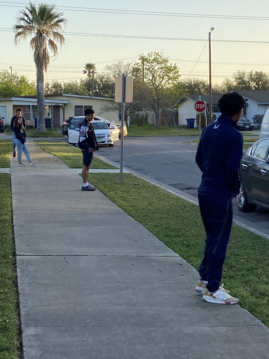 cfgilbert3's tweet photo. Carroll Tigers Boys Track Team in the house @SchanenEstates greeting our future Tigers. @JohnAPrezas @r0hernandez #ccisdproud @Arredondo_CHS @mycarrolltigers https://t.co/drSwqMJJmd