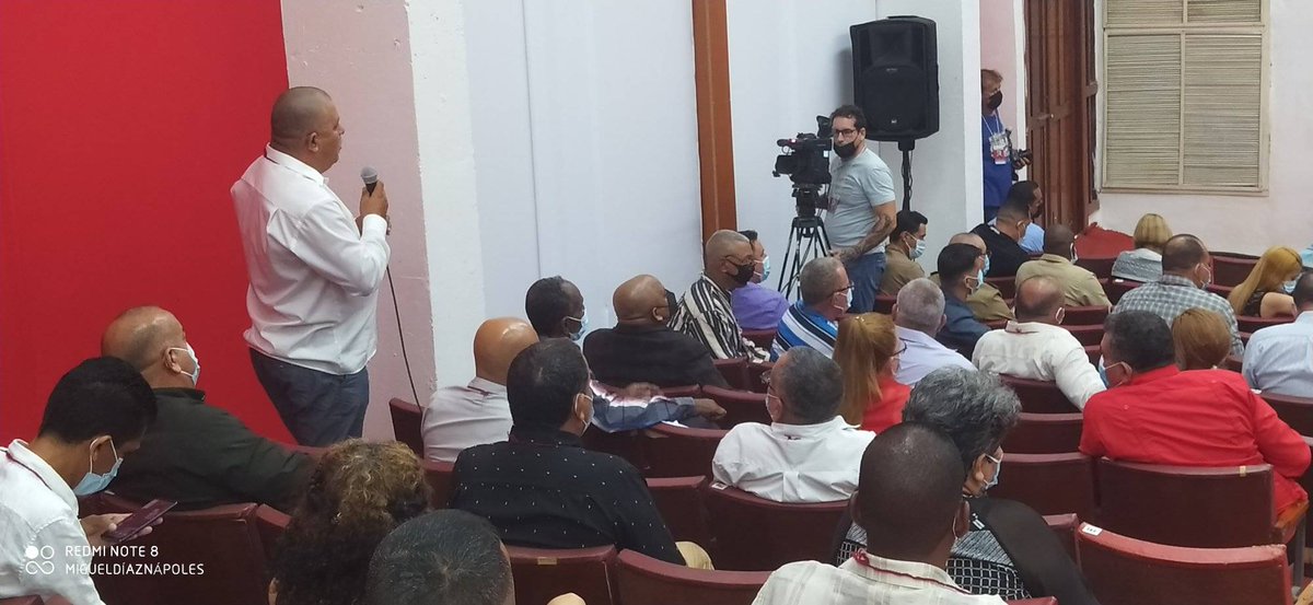26deLasTunas's tweet photo. Argel Fundora, líder de Mipyme Mercasa, destaca en #BalancePCC #LasTunas que por  trabajo de militantes en su empresa los resultados son satisfactorios en los cuatro meses de creada. Pondera el encadenamiento productivo y cómo han influido en la disminución de los precios. https://t.co/6L6Y6fC0U6