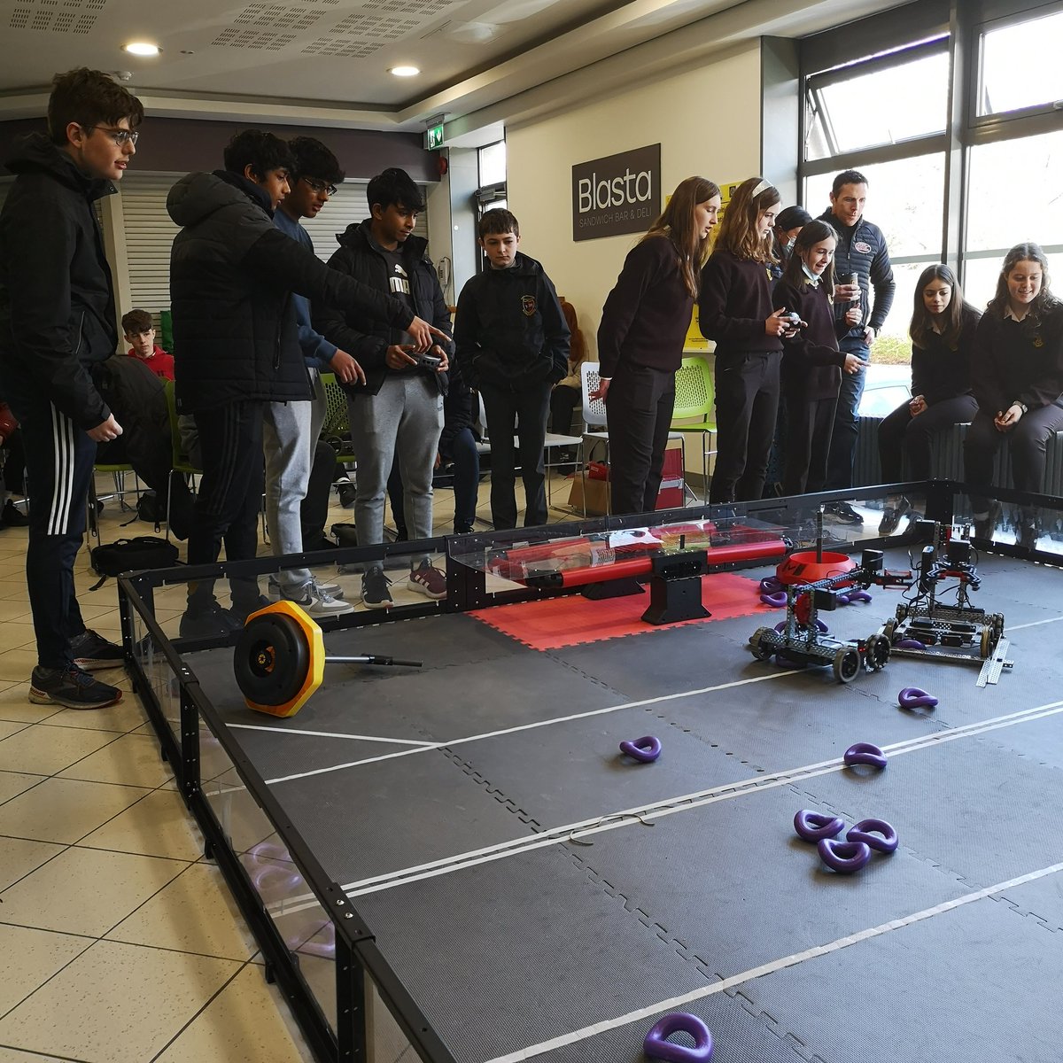 Eoin_CS's tweet photo. Brilliant day of fun at @LYITComputing competing in VEX robotics regional competition. Well done to our 2nd Year team making the final 🤖🤖 https://t.co/K7xoQIPKwb