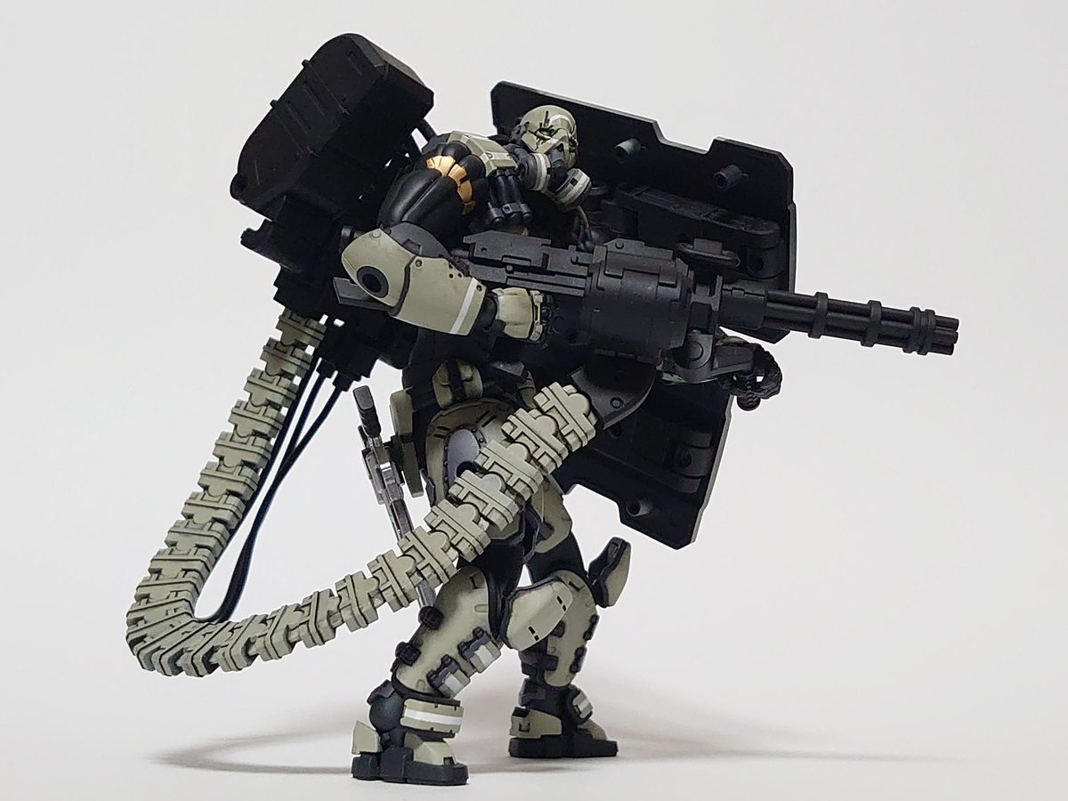 fffhrht31091's tweet photo. ファナティックと同じ
ロイヤルガードO所属の
エクスパンダー
「プレトリアン:Praetorian:近衛兵」
完成しました！

雑塗装で剥げが深刻だったファナティックの反省を活かし、しっかりと綺麗に仕上げられて満足

#ヘキサギア

https://t.co/5gTTEElJ6s https://t.co/WS3CHzEh3q