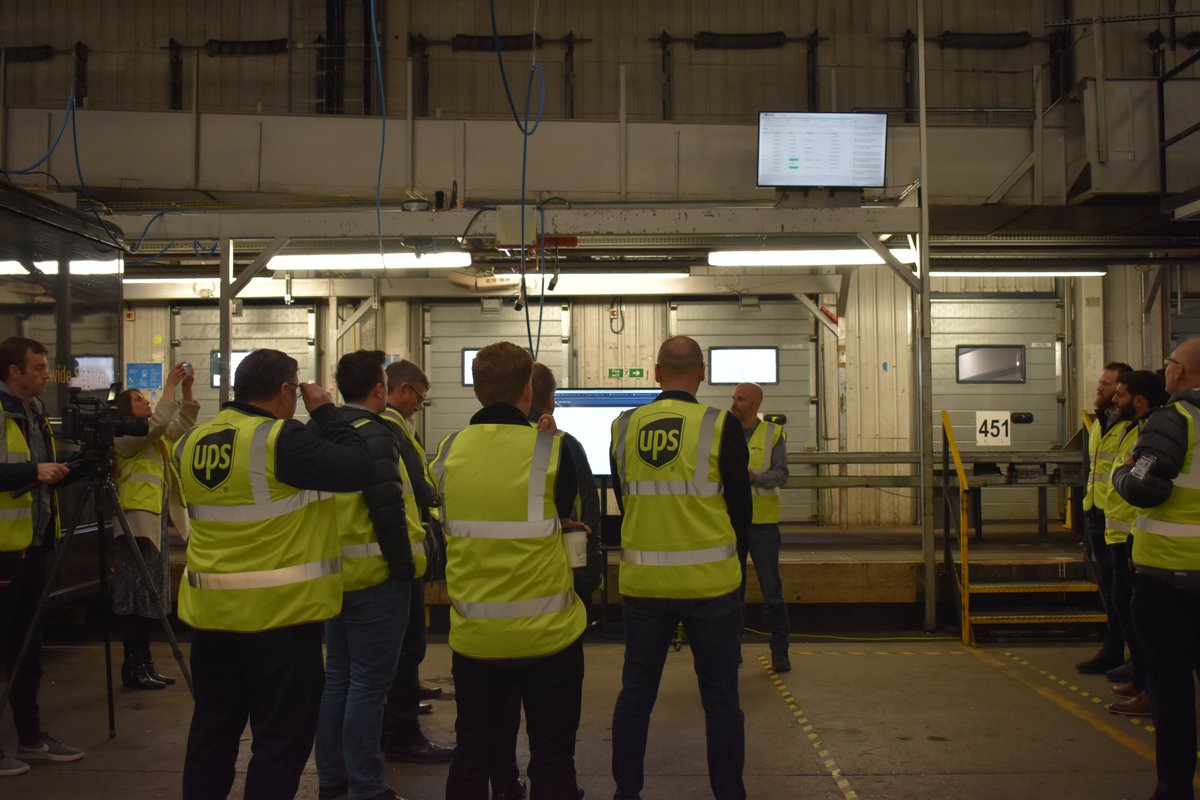 CrossRiverPship's tweet photo. Brilliant to be at the @UPS_UK Camden depot this morning as part of the #EFLES project to demonstrate the #GridShare #AI platform to help decarbonise fleets and cut carbon emissions. It's amazing to finally celebrate with project partners! @UKPowerNetworks @MoixaTechnology ⚡️ https://t.co/6A9SBSb06j