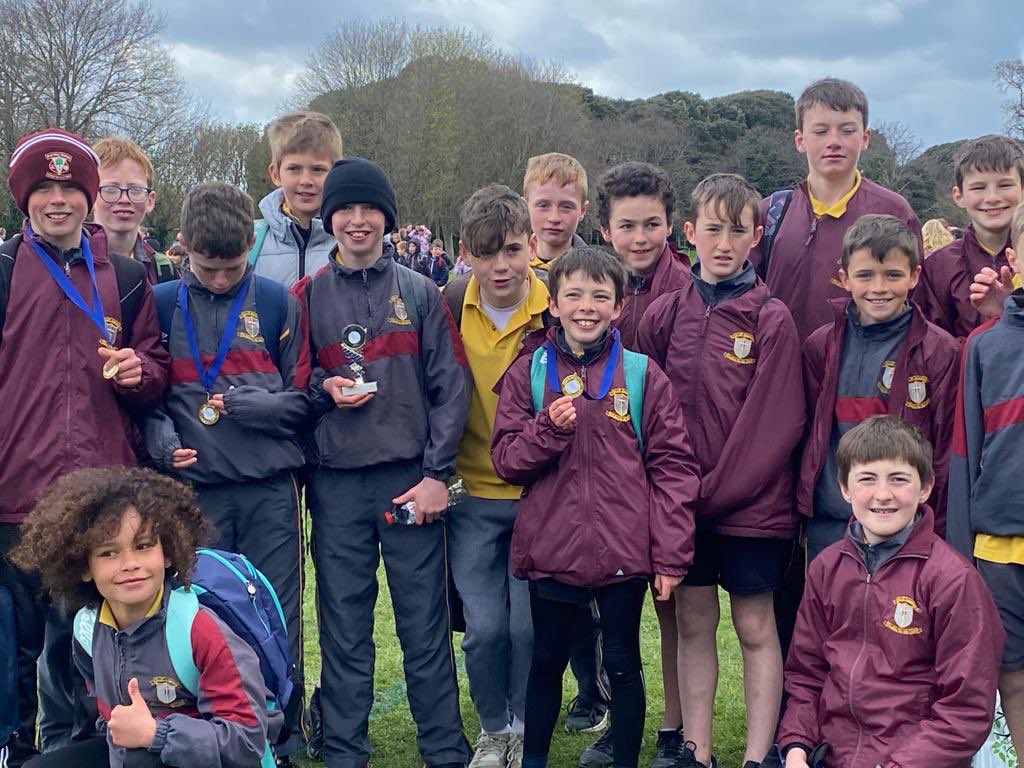 Members of the Scoil Assaim team at the St. Anne’s Cross Country championship this week, wonderfully organised by ⁦<a href="/irishathletics/">Athletics Ireland</a>⁩ and ⁦<a href="/dccBETA/">Dublin City Council BETA</a>! ⁩ Congrats to the medal winners and to all who took part 👍👍👍