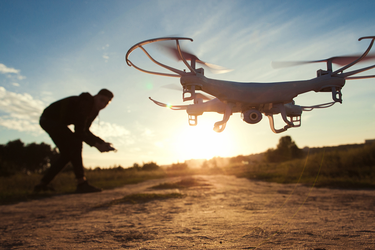 AesaSpain's tweet photo. 📣Si estas #vacaciones de  #SemanaSanta2022 🌞vas a volar tú  #dron aquí te dejamos una guía sobre los requisitos y limitaciones al vuelo de #UAS #Drones en función del lugar de la operación #zonificación 
👉https://t.co/Vhwdn3J8m9  #EASAdrones #AesaSpainDrones https://t.co/3H2PdDlOEi