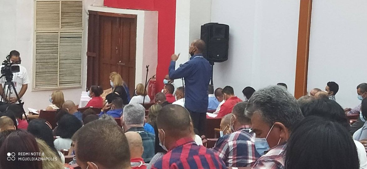 26deLasTunas's tweet photo. El delegado a la #AsambleaPCC en #LasTunas Gerardo González Quesada señala que el sector de la agricultura en la provincia tiene 3 debilidades fundamentales: los rendimientos productivos, el autoabastecimiento y la contratación de las producciones.
#PodemosCrecer 
Vía @migueldn21 https://t.co/gB9DPy8nC8