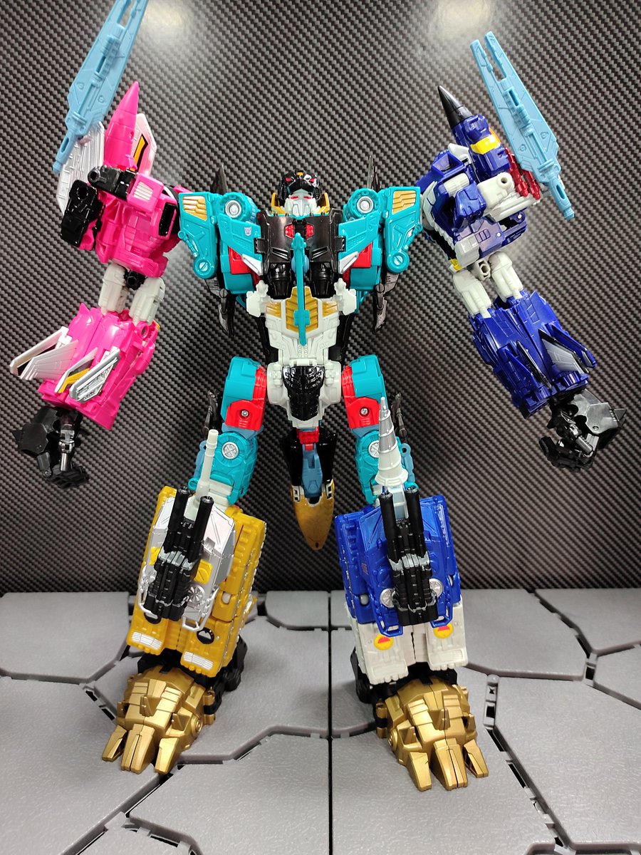 takaha_chanel's tweet photo. #Transformers #PLATINUMEDITION #LIOKAISER with #Perfecteffect PC-21‼️
アドオン見た事ないと言いましたが他のアドオンはそこそこあるんです✨
見た目に合わせてボルカニカスに使っていたものを拝借🎶
それなりにしっくり来てるかな❓
足首の前後可動がないので設置性は低め😅
#トランスフォーマー https://t.co/plYBbcUtzh