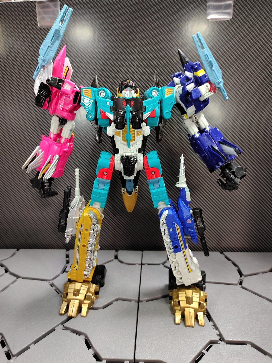 takaha_chanel's tweet photo. #Transformers #PLATINUMEDITION #LIOKAISER with #Perfecteffect PC-21‼️
アドオン見た事ないと言いましたが他のアドオンはそこそこあるんです✨
見た目に合わせてボルカニカスに使っていたものを拝借🎶
それなりにしっくり来てるかな❓
足首の前後可動がないので設置性は低め😅
#トランスフォーマー https://t.co/plYBbcUtzh