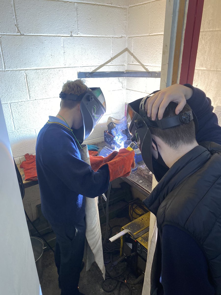 CKinsella_Eng's tweet photo. 5th Year Engineering doing a bit of MMA welding in @moylepark this afternoon, future is bright for the fabrication trade 👨‍🏭 https://t.co/K7kdXnqquD