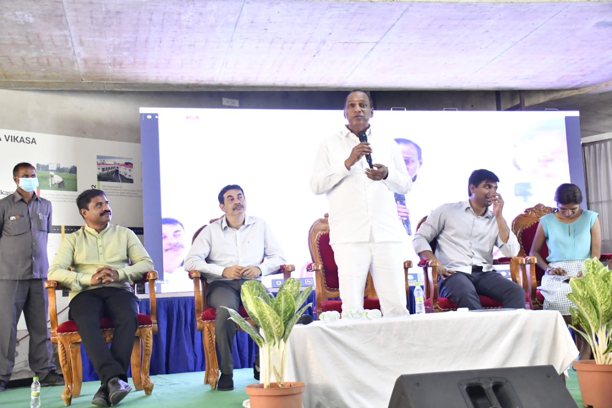 chmallareddyMLA's tweet photo. Inagurated #SocialEntrepreneurshipSummit - #Impulse2022 today along with @jayesh_ranjan, @SriKrishnaLavu, @Drbhadrareddy garu at Rampally Dayara, Keesara, Medchal Constituency along with various other diginitaries, keynote speakers and students from across 8 states. (1/2) https://t.co/ar3bhug4Oi