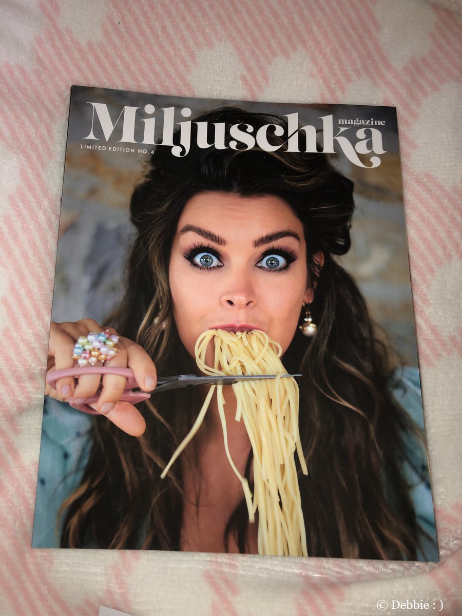 DebbieSchigt's tweet photo. YEAH ~
De nieuwe Miljuschka is binnen : )
Miljuschka Magazine No.4:
~ Italian Edition 🍝 ~ 🤩✨ :D
✨~ 08-04-2022 ~ ✨
#YEAH #LeukePost :D
#Miljuschka #MiljuschkaMagazine
#ItaliaanseEditie 🍝✨
#NO4 #Food #Koken #Eten
#ReceptenEnzo #Inspiratie etc
#LeesVoer #WordJeBlijVan : ) https://t.co/QtbYvMTVcN