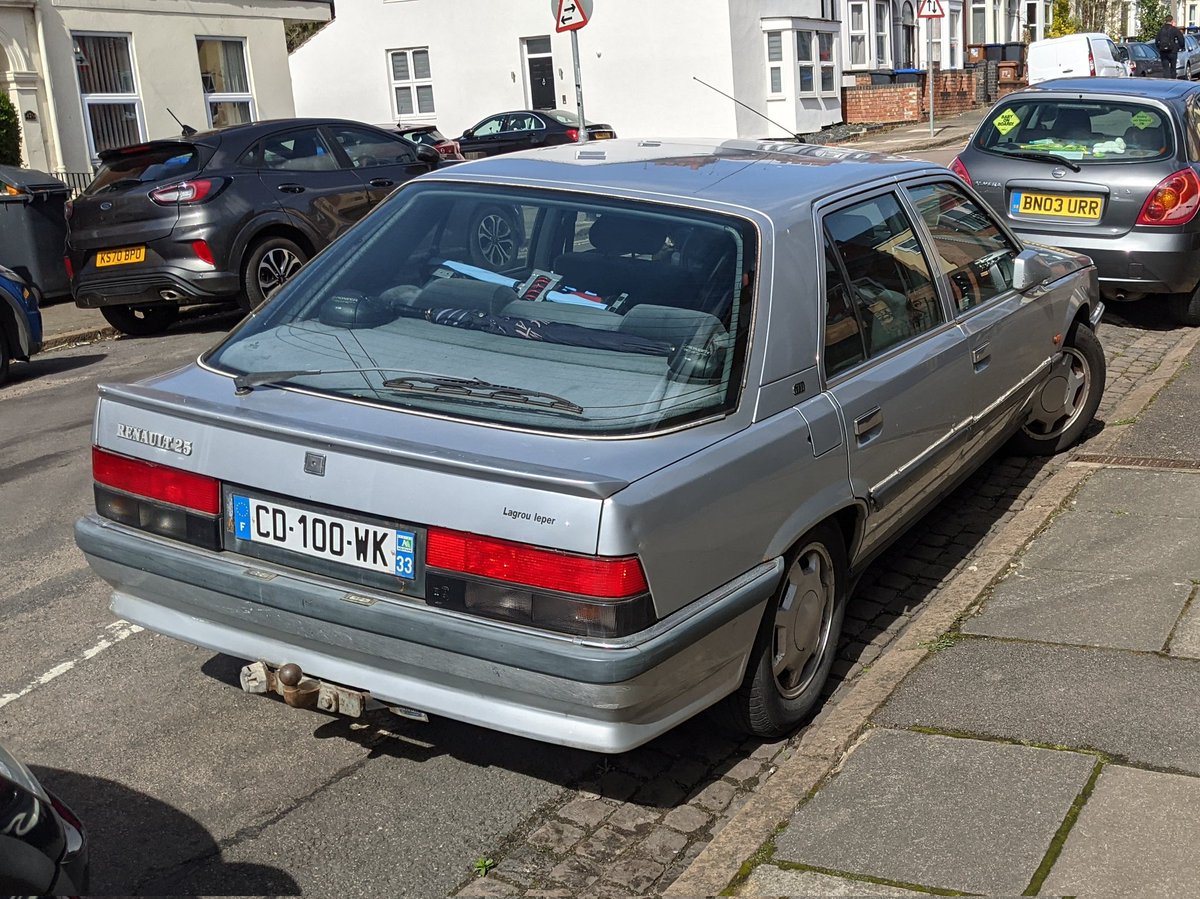 mrphanson's tweet photo. Une très belle voiture à Northampton @ChodSpot, bien que la carte de la porte soit tombée. https://t.co/4sJtnObYuI