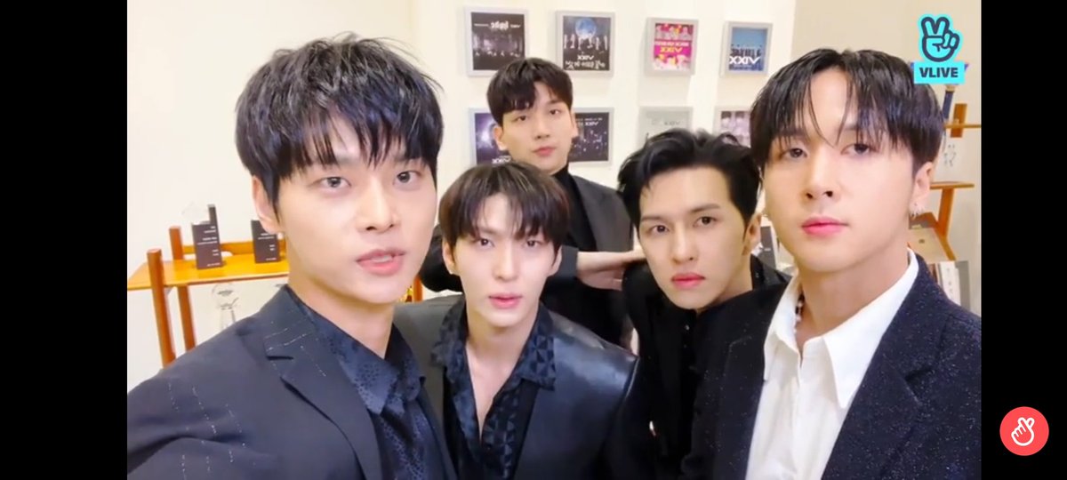 starkim0524's tweet photo. No one but us understands how we feel right now.. https://t.co/Rp0ouKA3Ck