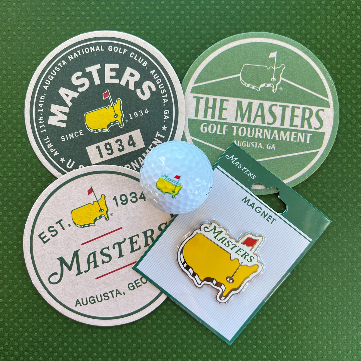 Today’s #Masters giveaway! ⛳️ RT ⛳️ Like ⛳️ Where do you live? 🤔 Winner announced here at 9pm EST time 🌸 (Augusta time 😉) #themasters #augustagolfgirl #golf