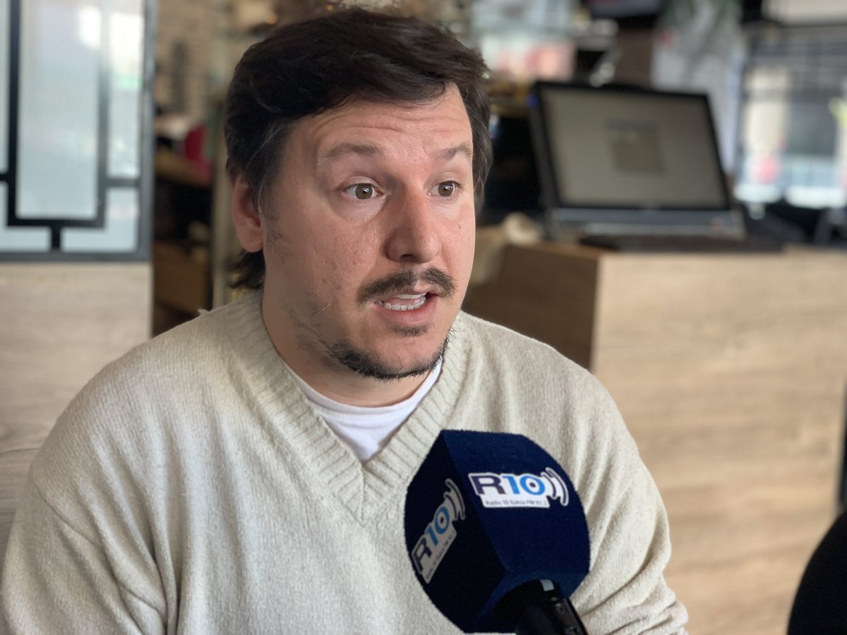 jorgerubionoti's tweet photo. #Ahora 
☕️ ¡Desde el Café Muñoz! 
🎙 Nos visita Arrigo Reale (@arrigoreale), Director de Planificación Urbana. 
📌 En #Posturas por @Radio10Bahia. 
📻 92.3 
📍 https://t.co/g7yOEkkS2u https://t.co/1xD2dge4Cr