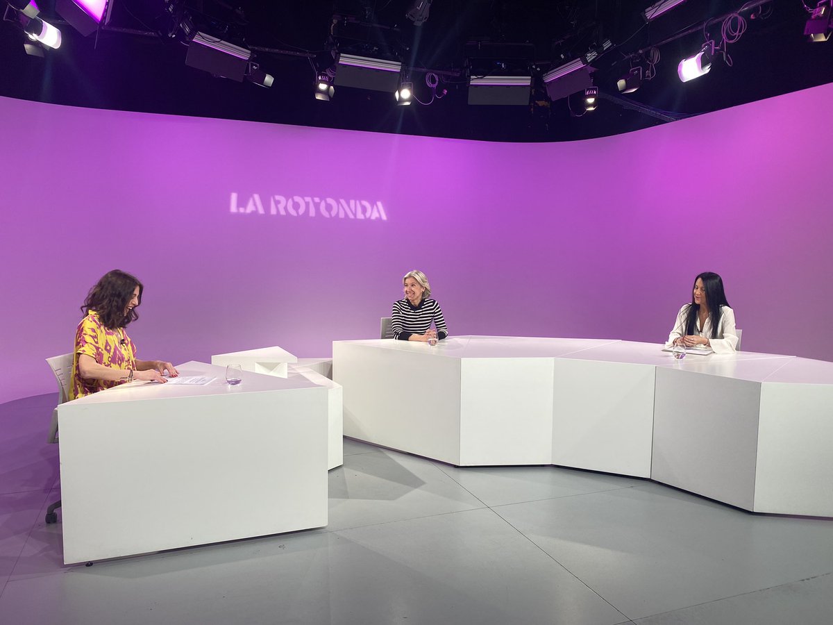 AndorraBusiness's tweet photo. 📺 En directe al programa la Rotonda de @rtvandorra, la directora d’@AndorraBusiness, @hidalgj2, i @Claudia_CCD d’@ada_andorra, expliquen el #ProgramaAWE, per a 15 emprenedores del país. #InvestinAndorra @USConsulateBCN https://t.co/lCtoRLsW5F