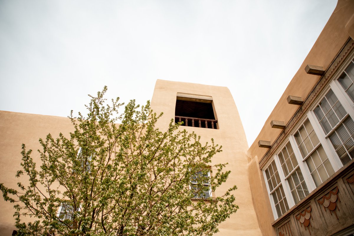 UNM's tweet photo. Hello yellow.
🤩 🙂 💛 🌼 ⭐ 🌕  

Happy Friday, Lobos! https://t.co/4wopw8CBbJ