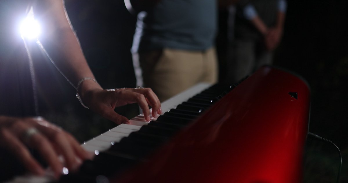 Fotos van <a href="/RetiefBurger/">Retief Burger</a>: Sekelmaan (Simfonie) se video opname die week... mooi ne?  Hy word 15 Apr vrygestel ;-)