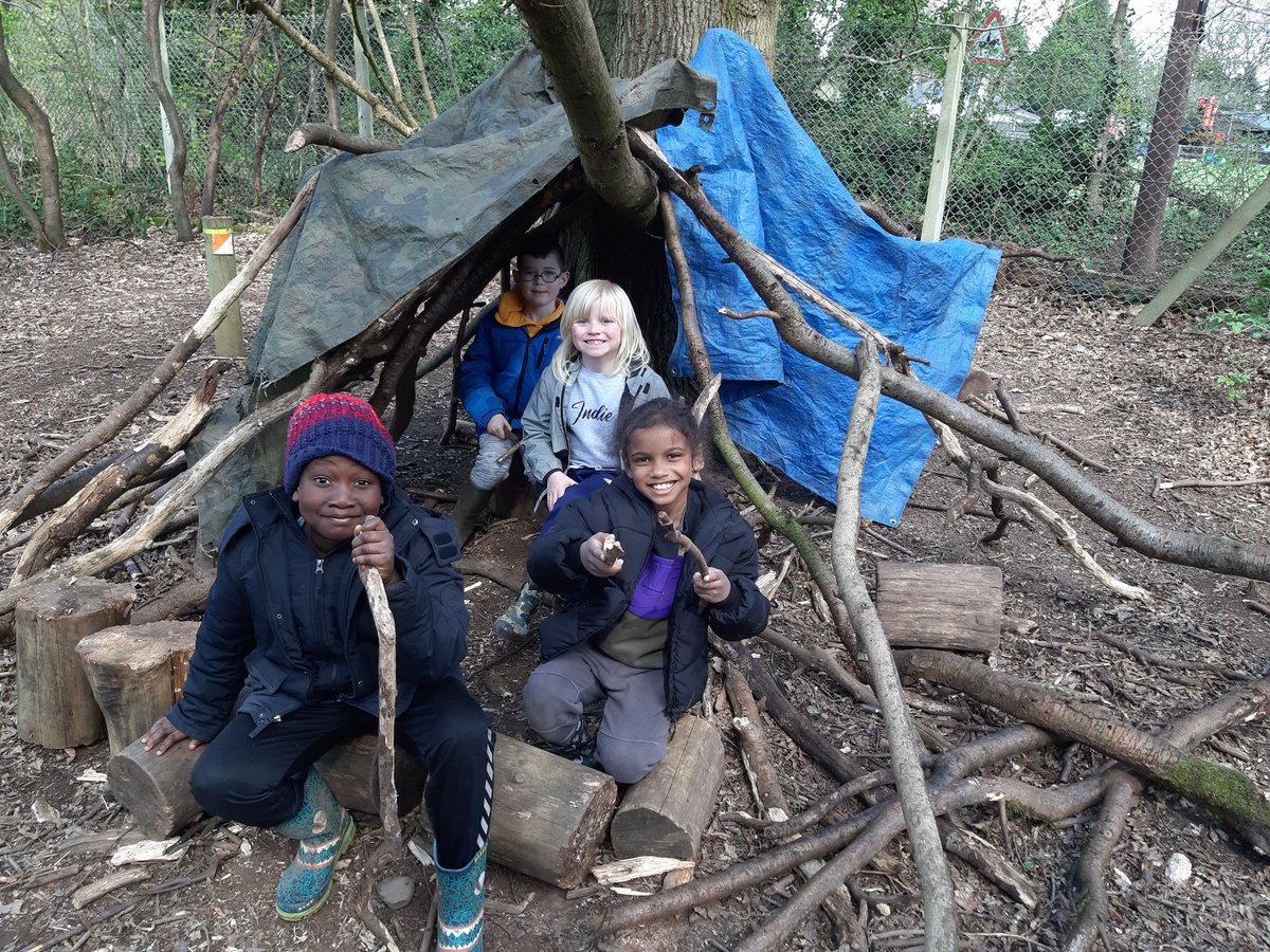 Stmattsprimary's tweet photo. Some den building to finish https://t.co/LpdWRAhY8D