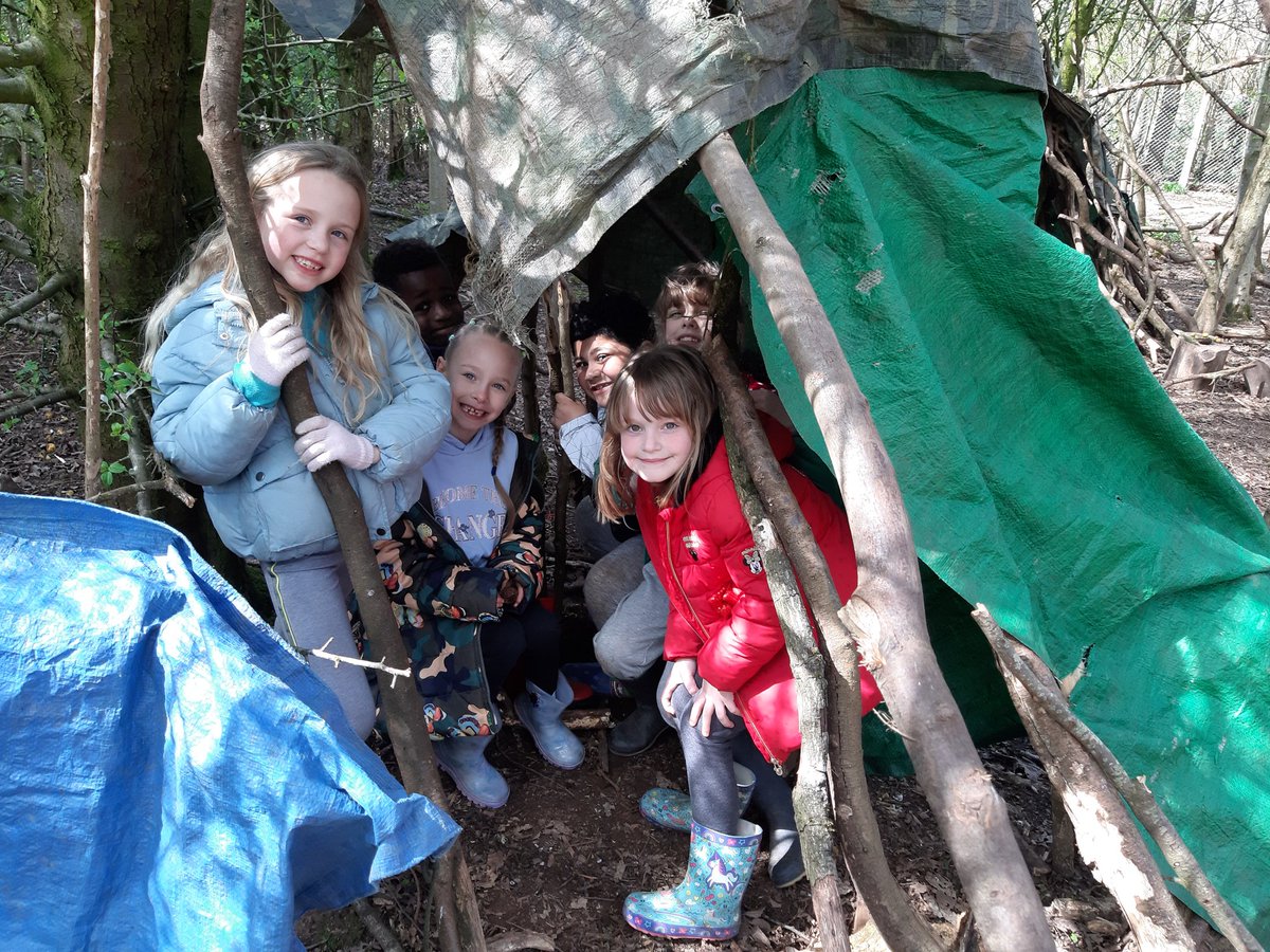 Stmattsprimary's tweet photo. Some den building to finish https://t.co/LpdWRAhY8D