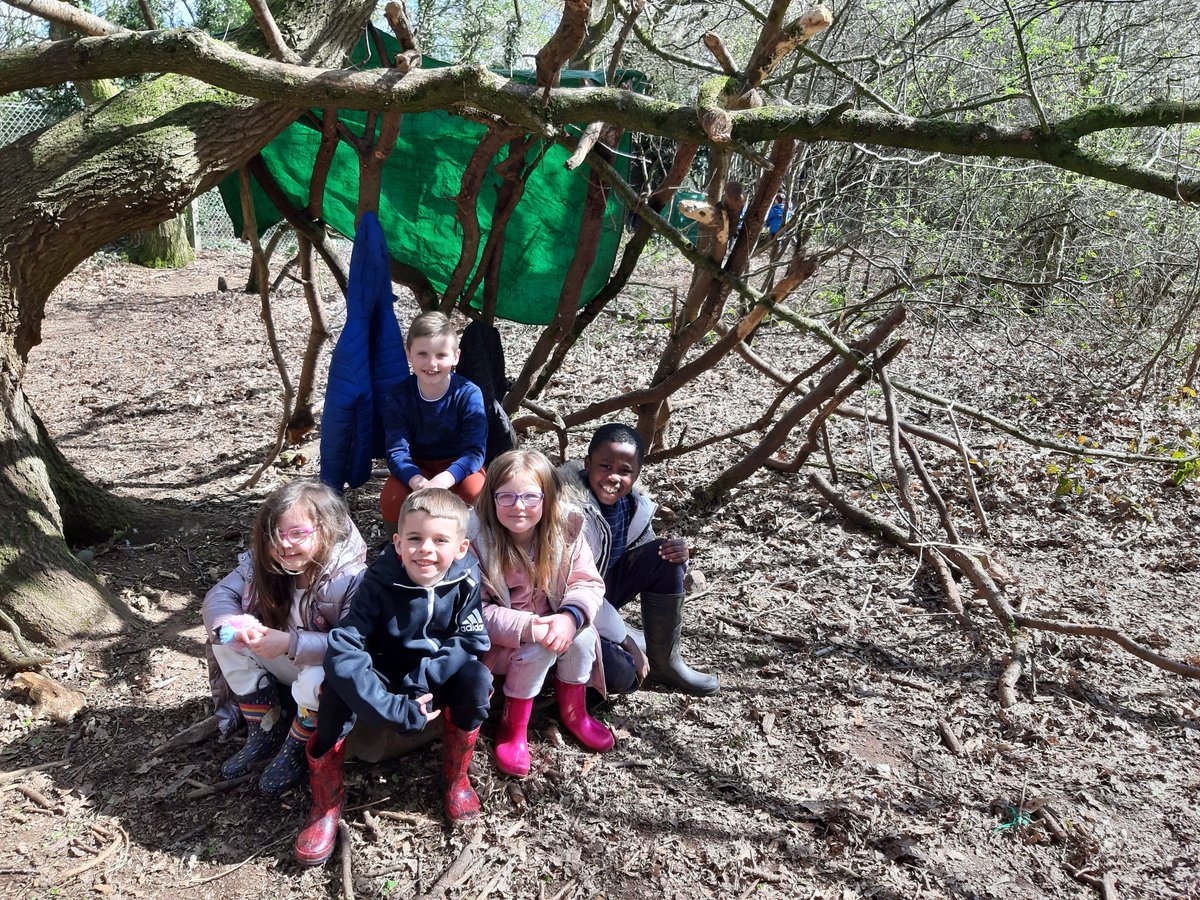 Stmattsprimary's tweet photo. Mr Gray didn't sabotage this den hahaha https://t.co/0uu0Y2wtg1