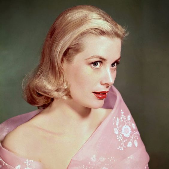 Hollywood prensesi Grace Kelly hakkında ne biliyorsunuz? Gelin Grace Kelly'nin hayatını hep birlikte öğrenelim😊

Aşağıdaki linke tıklayarak gönderinin tamamına ulaşın🤍

instagram.com/p/Cb7NJyktI88/

 #gracekelly #hollywood #film #movie #actress