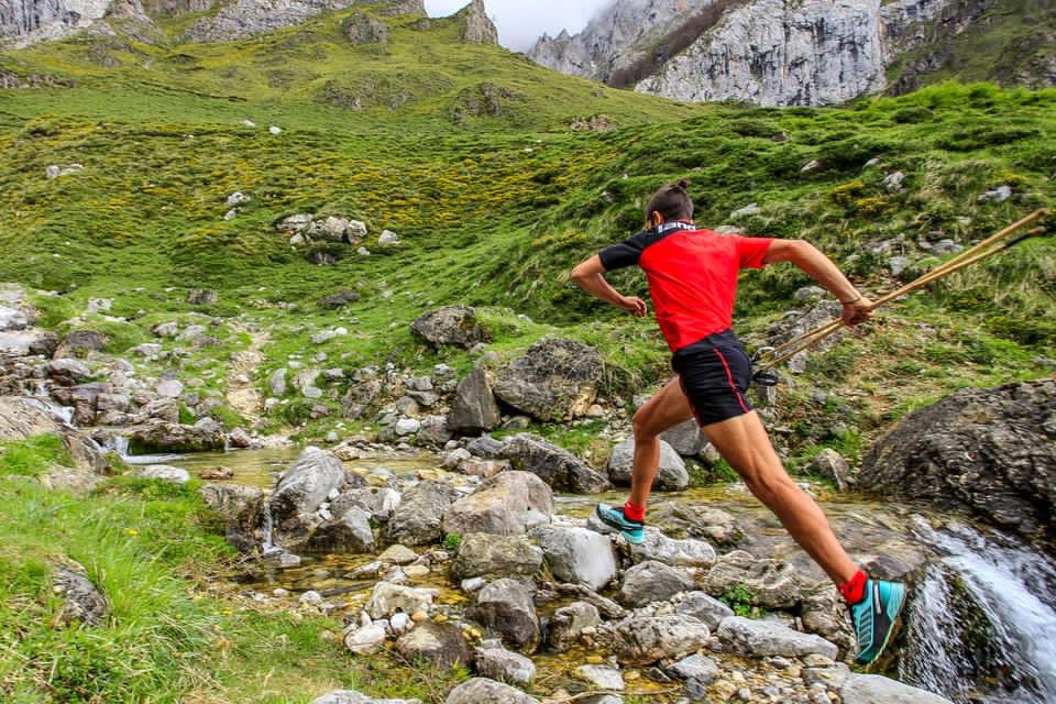 En primavera  nos trae días más largos, y es el momento disfrutar de la naturaleza  🌿 con nuestros próximos objetivos. Por eso toca ponerse de manga corta y afrontar con espíritu nuestras próximas salidas ⛰  .
Descubre la máxima calidad y confort con la línea Free Trail Seris