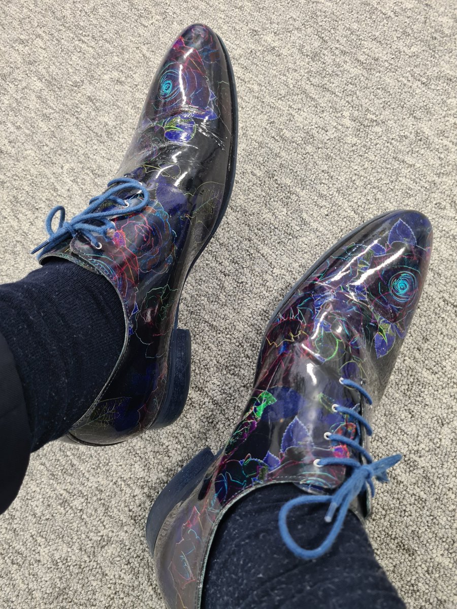 mafchauffeur's tweet photo. De hoogste tijd voor een #shoegame.
Hoofdelijke stemming.
Links of rechts?
#FridayShoegame https://t.co/PR2Spj6UTz