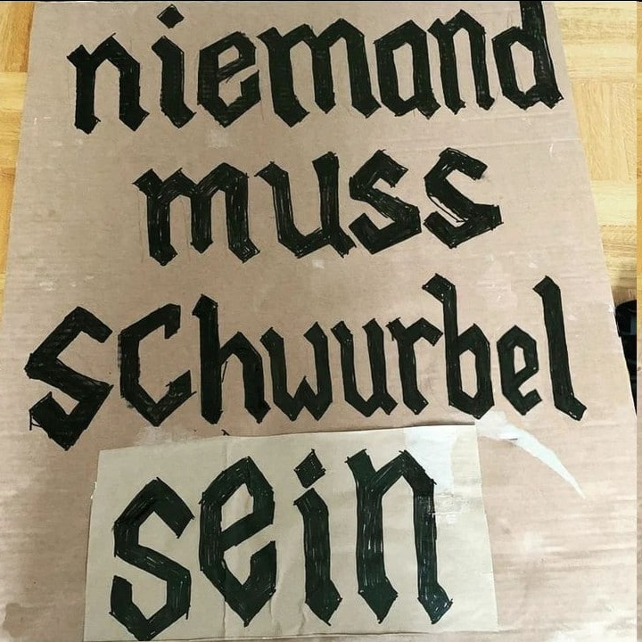 reclaimrosalux1's tweet photo. @SchwarzePalmen @DemokratieFur @skalitzer100 @agr_fk @stadtrandaktion @StaubzuGlitzer @KottiU @bizimkiez ENDLICH FREI 😂
schwurbel in #Kreuzberg? peinlich
1330 ubf görlitzer bhf -🐉fahrradkorso
1330 görlit eingang -@DenkenGerade +#tsootsies
1330 görli/forster -demo entlang route 🎉NEUES FORMAT🎁
AKTIONSKARTE https://t.co/wwi5TNiZUT
TICKER https://t.co/e0cCOYIMMf
#b0904 #ECHSPERTISE https://t.co/sDocorHzIu