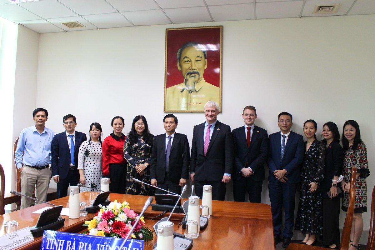 UKinVietnam's tweet photo. “I am pleased to hear about Ba Ria - Vung Tau’s priorities for economic development, many of which align with the 🇬🇧's strengths such as energy, education, infrastructure, &amp; technology.” said 🇬🇧 PM's Trade Envoy to 🇻🇳🇰🇭🇱🇦, @grahamstuart during his visit to Ba Ria - Vung Tau. https://t.co/Woii8inmFb
