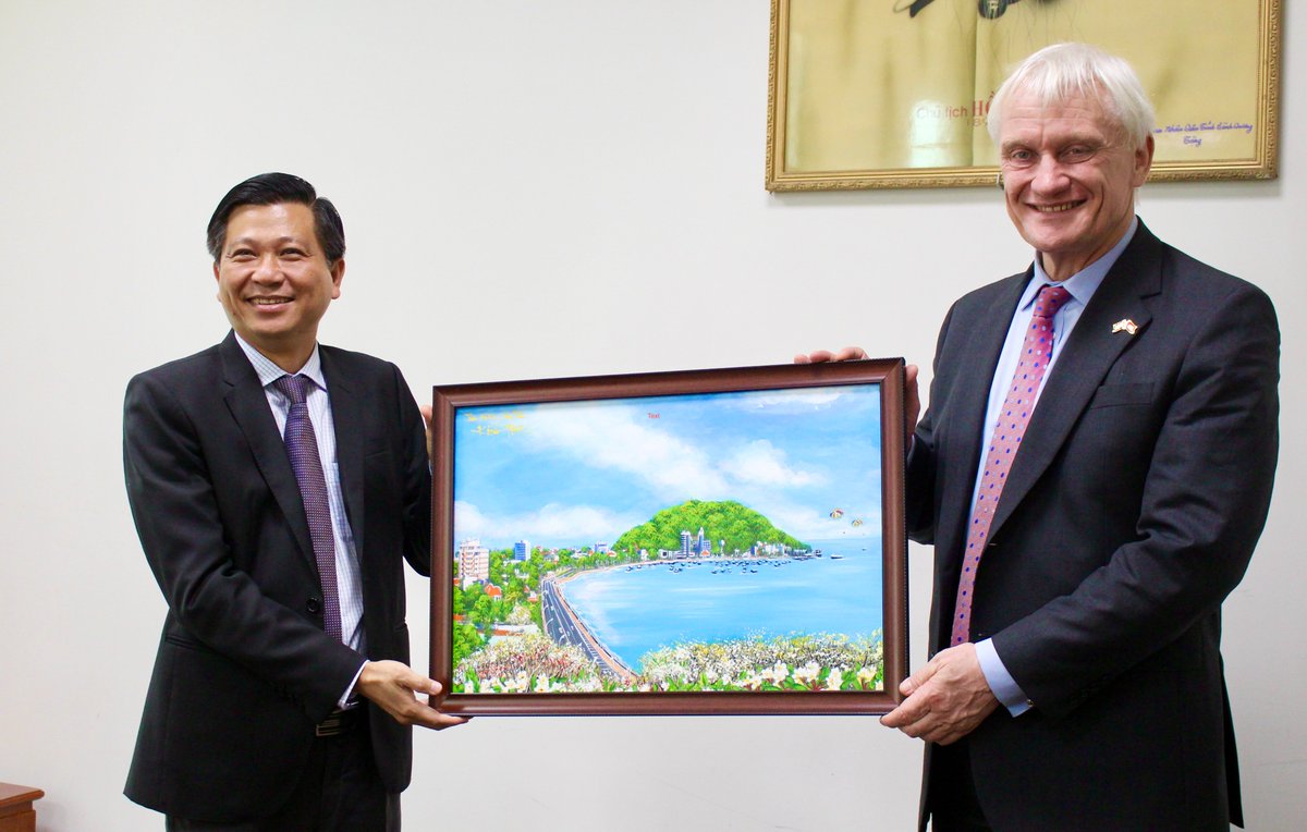 UKinVietnam's tweet photo. “I am pleased to hear about Ba Ria - Vung Tau’s priorities for economic development, many of which align with the 🇬🇧's strengths such as energy, education, infrastructure, &amp; technology.” said 🇬🇧 PM's Trade Envoy to 🇻🇳🇰🇭🇱🇦, @grahamstuart during his visit to Ba Ria - Vung Tau. https://t.co/Woii8inmFb