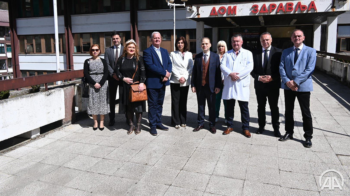 aa_balkans's tweet photo. #Srbija: Ministarstvo zdravlja Turkiye doniralo Opštoj bolnici Priboj laparaskopski aparat https://t.co/eMHgvqnzrF #Priboja #Srbija #Turkiye #BasarBasol https://t.co/xqPGlhOCIB