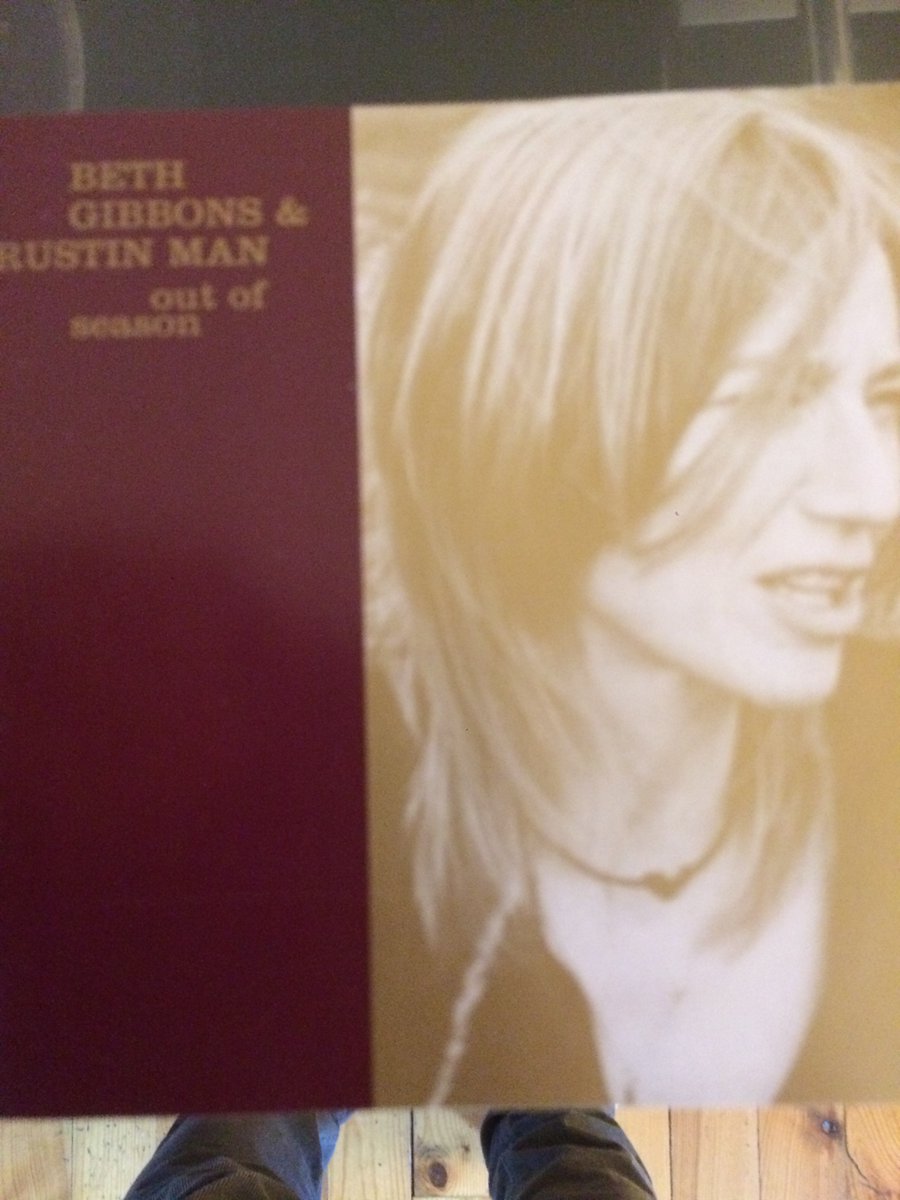 Arbouse_records's tweet image. Et bravo la victoire pour @MadluvParis suivi de près par @SydO76. Il s&apos;agissait bien de l&apos;album de Beth Gibbons et Rustin Man (Paul Webb de Talk Talk) &quot;Out of season&quot; sorti en 2002 chez Go!Beat
#bethgibbons #rustinman
