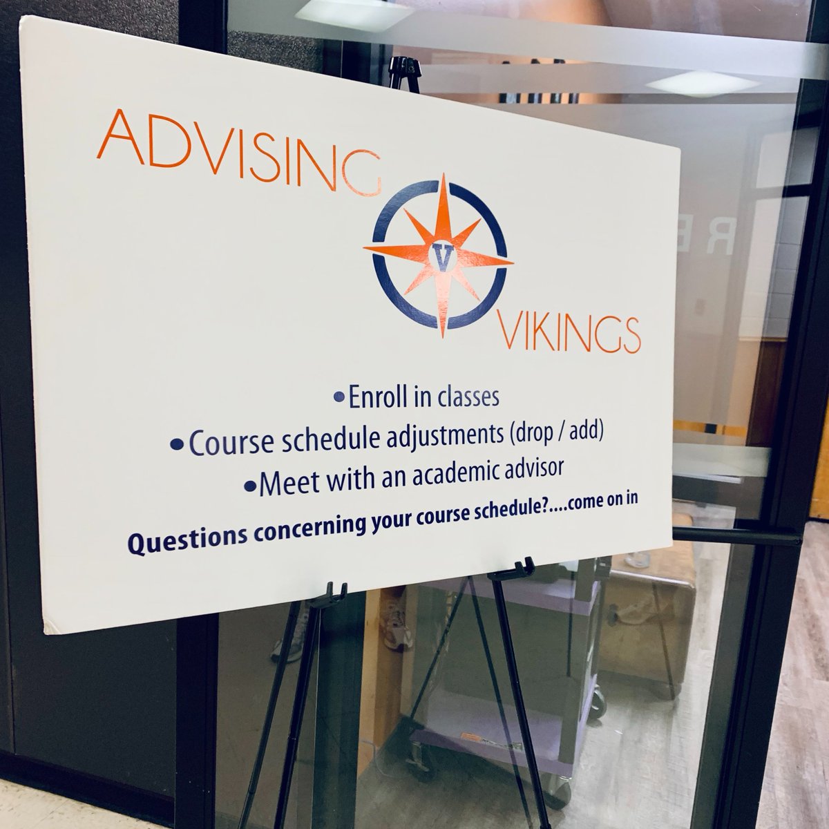 Excited for Football Signing Day!! 💜🏈🧡 
Go Vikings! #ValleyWillRoll <a href="/MovalFootball/">MVC_Football</a>