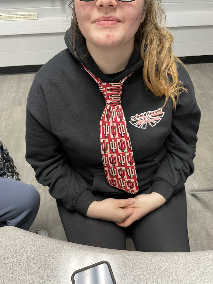 BWhitLHS_ENG's tweet photo. Learning to “tie a tie” in Adulting Class!  #WorkInProgress https://t.co/cQCqNs4nJw