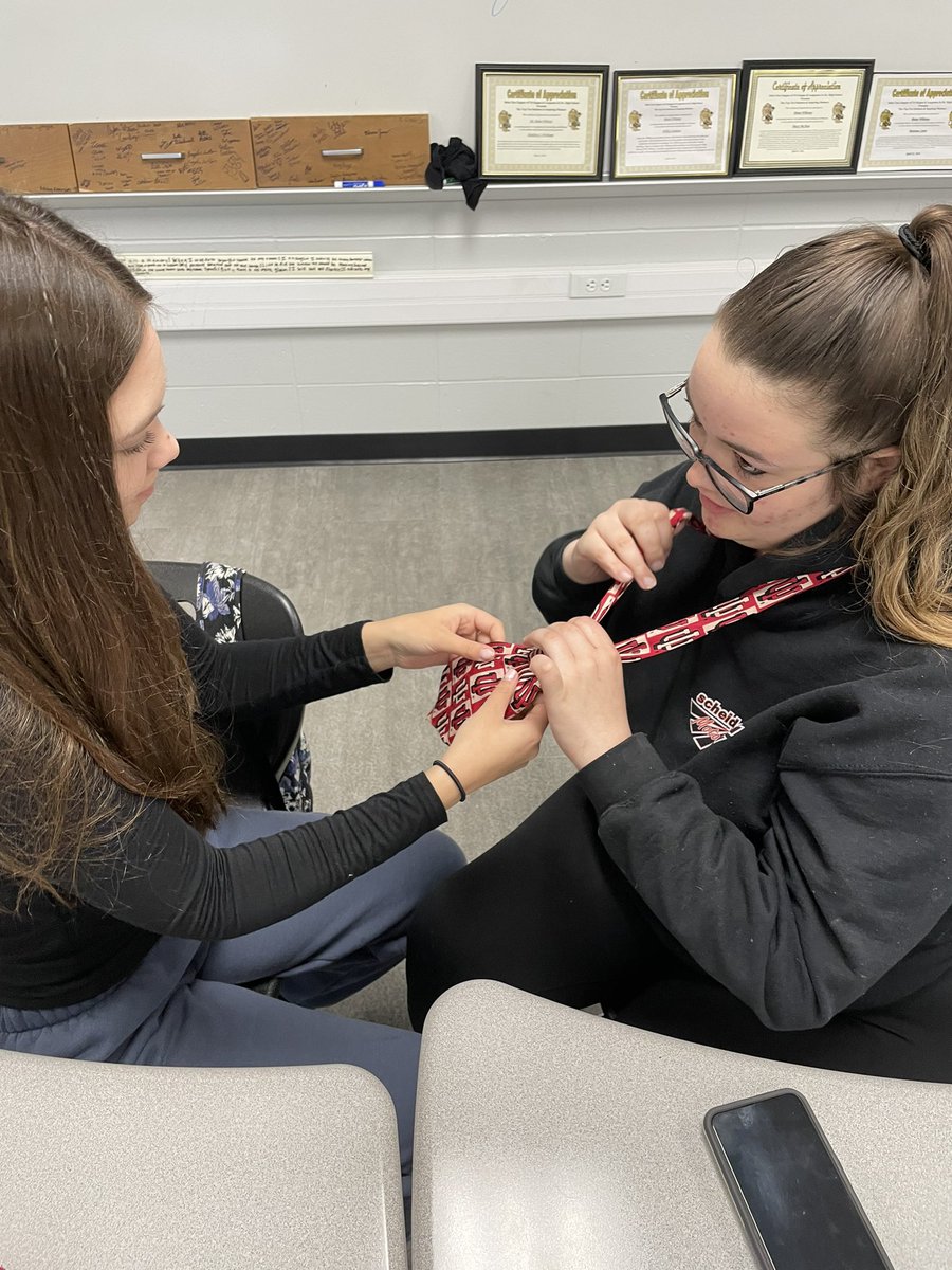 BWhitLHS_ENG's tweet photo. Learning to “tie a tie” in Adulting Class!  #WorkInProgress https://t.co/cQCqNs4nJw