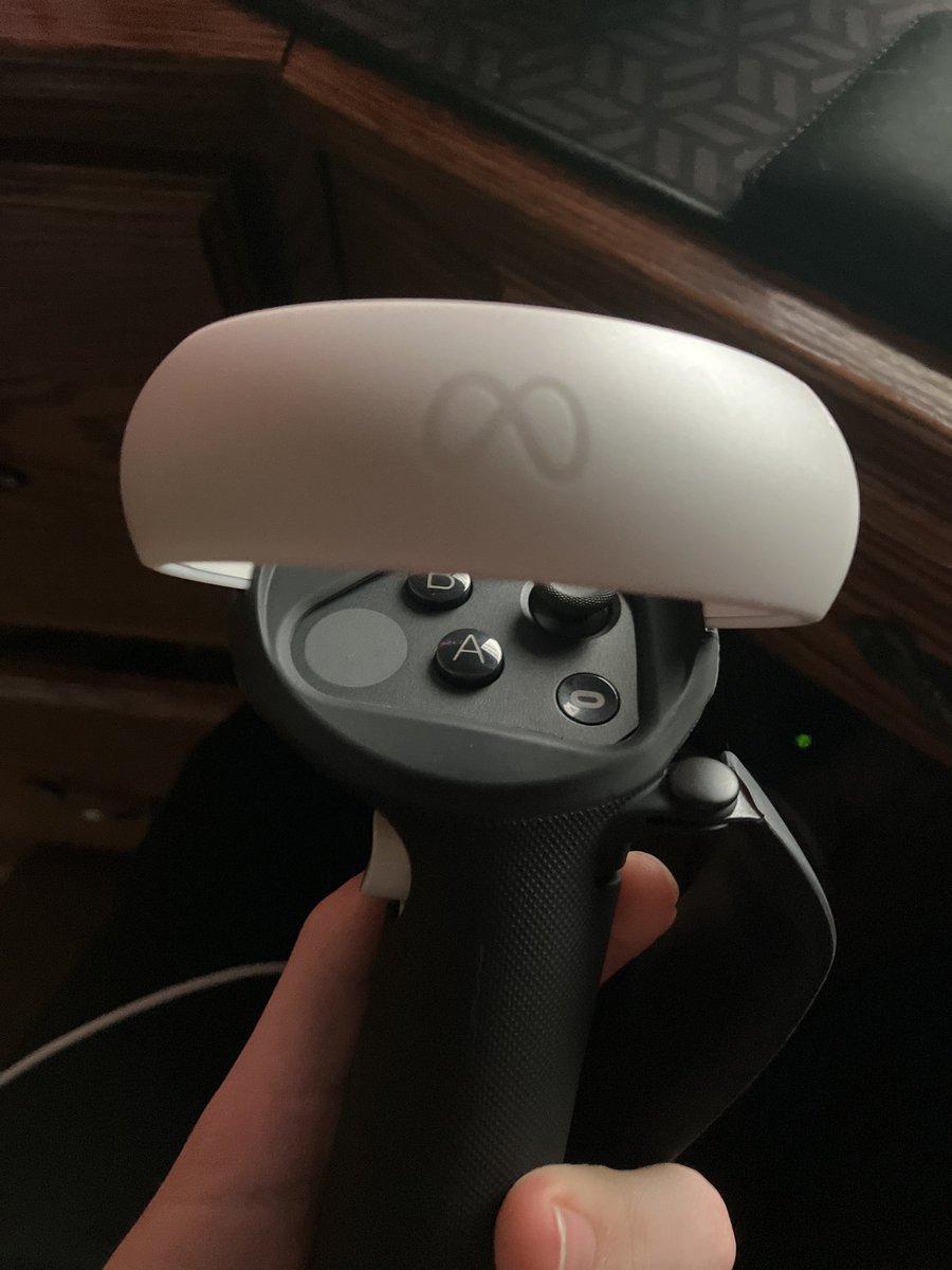 Tyrielwood's tweet photo. I own a Meta quest 2, 
it runs Oculus games and software
and I need a Facebook account for it. 

Nope.
It's not confusing at all. https://t.co/vmE6M4Lzlq