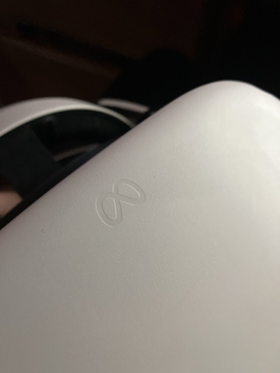 Tyrielwood's tweet photo. I own a Meta quest 2, 
it runs Oculus games and software
and I need a Facebook account for it. 

Nope.
It's not confusing at all. https://t.co/vmE6M4Lzlq