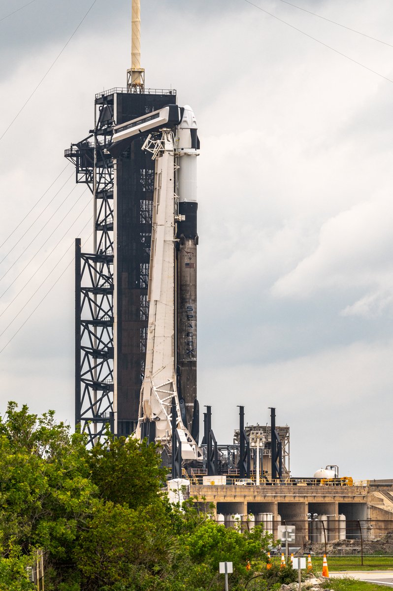 Our <a href="/SpaceX/">SpaceX</a> AX-1 watch party begins at 9:42am CT on discord (a little more than 30 mins prior to liftoff). <a href="/considercosmos/">Cosmic Perspective</a> cams are on the ground now 📷. Collectors come hang out and let's watch Dragon fly together! 

Coverage is live: youtu.be/5nLk_Vqp7nw