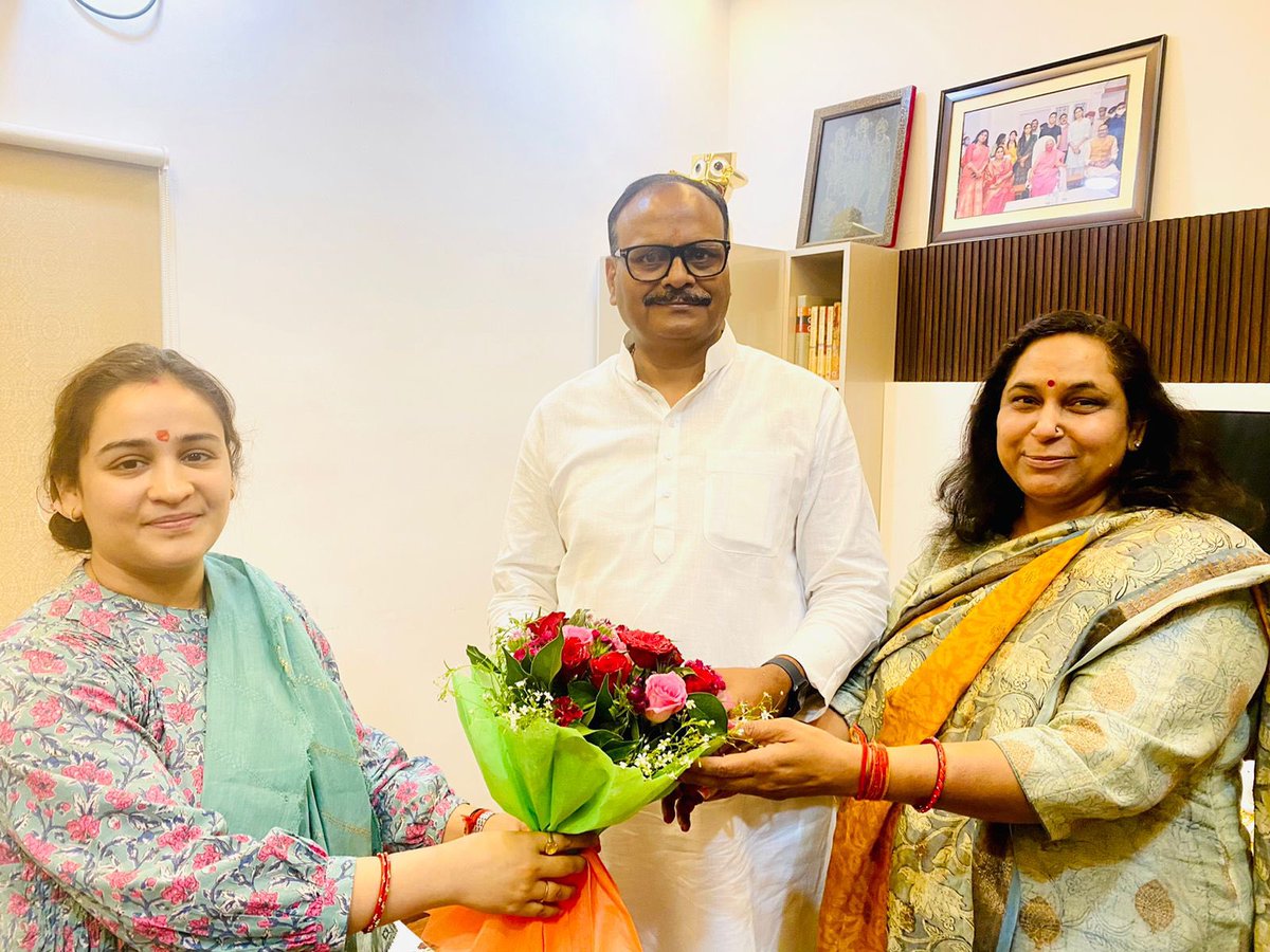 Aparna Bisht Yadav (@aparnabisht7) on Twitter photo आदरणीय श्री ब्रजेश पाठक जी उपमुख्यमंत्री उत्तर प्रदेश सरकार एवँ उनकी पत्नी नम्रता पाठक जी से शिष्टाचार भेंट करके उन्हें बधाई दी I
<a href="/BJP4India/">BJP</a> <a href="/narendramodi/">Narendra Modi</a> <a href="/myogiadityanath/">Yogi Adityanath</a> <a href="/brajeshpathakup/">Brajesh Pathak</a> <a href="/BJP4UP/">BJP Uttar Pradesh</a> आदरणीय श्री ब्रजेश पाठक जी उपमुख्यमंत्री उत्तर प्रदेश सरकार एवँ उनकी पत्नी नम्रता पाठक जी से शिष्टाचार भेंट करके उन्हें बधाई दी I
<a href="/BJP4India/">BJP</a> <a href="/narendramodi/">Narendra Modi</a> <a href="/myogiadityanath/">Yogi Adityanath</a> <a href="/brajeshpathakup/">Brajesh Pathak</a> <a href="/BJP4UP/">BJP Uttar Pradesh</a>