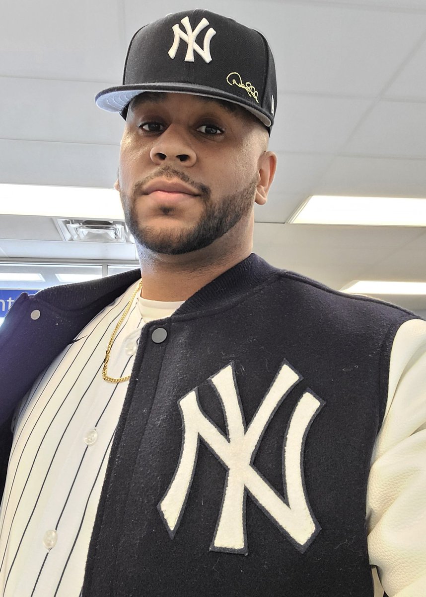 Bmad730's tweet photo. Opening Day, Baby!!! Wearing My #YankeeCap 👑 along w/ the #Pinstripes accordingly!! #YankeesTwitter #Yankees #SquadUp
#BronxBombers 😤 #YankeeBlue https://t.co/naoflWiG2p