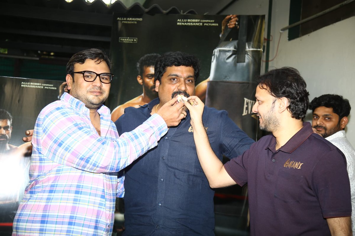 shreyasgroup's tweet photo. It's time for 𝑩𝑳𝑶𝑪𝑲𝑩𝑼𝑺𝑻𝑬𝑹 𝑷𝑼𝑵𝑪𝑯 celebrations of #Ghani 🥊 

Book your tickets now: https://t.co/YU3GlSx3oZ 
#GhaniDay 👊

@IAmVarunTej @IamJagguBhai @nimmaupendra @SunielVShetty @saieemmanjrekar @dir_kiran @MusicThaman @george_dop @sidhu_mudda @Bobbyallu https://t.co/2m0AupyZ4h