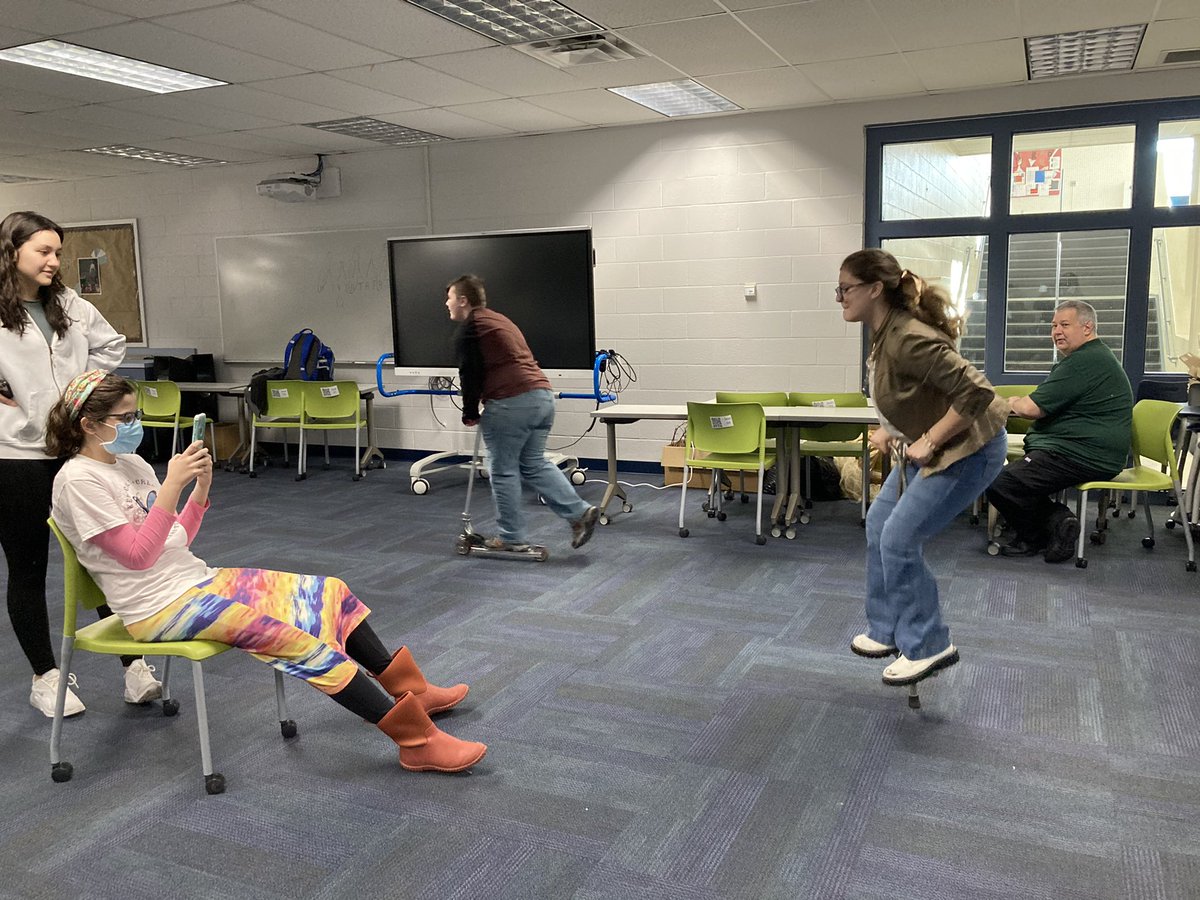 henryjess3's tweet photo. MS Gifted Day of Play-rotations led by HS Students...Coding, Improv, Motion Photography &amp; 3D printing...folks with gifts sharing with folks with gifts #EASDdayofplay @bearsimc @EtownAreaMS @EtownAreaHS @etownPAschools @ksantoro17 https://t.co/TcVk85QlbE
