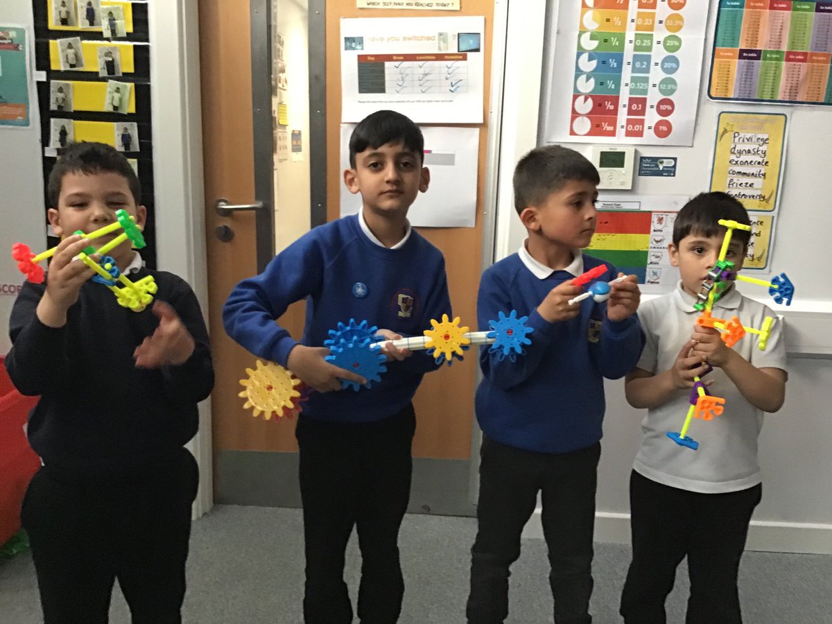 Lift_Feversham's tweet photo. @FevershamSchool children in Year 1 stay and play club are showing off the models the made #feelingproud #Fridayclubs #Endoftheterm #Happyholidays
@AETAcademies @CNicholson_Edu @Claire_Heald
@playvillageuk @childrenandarts https://t.co/7MLkVdIRCH