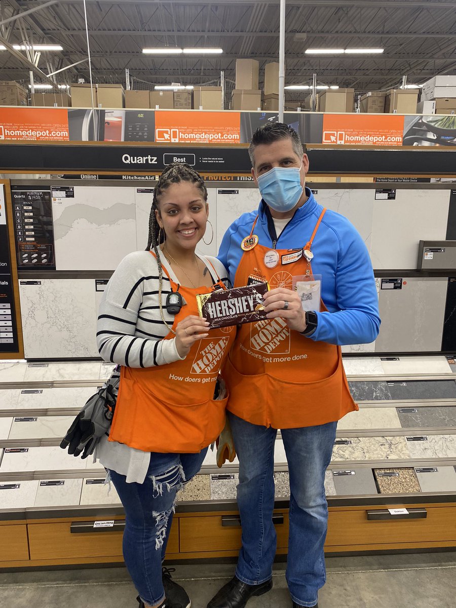 klay533's tweet photo. Thank you, Tiana at 4️⃣1️⃣7️⃣2️⃣ for creating shareholder value with a Closet Organization sale! BAM!!Enjoy the Chocolate! Who can we help next? @4172james @Millaya @THDBagz @4172theU https://t.co/lyzRpJ3VhW